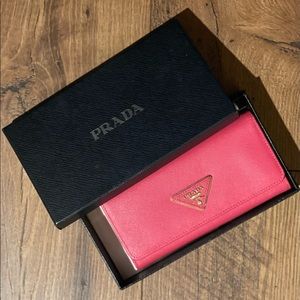 Prada Portafoglio Rosa large genuine leather wallet